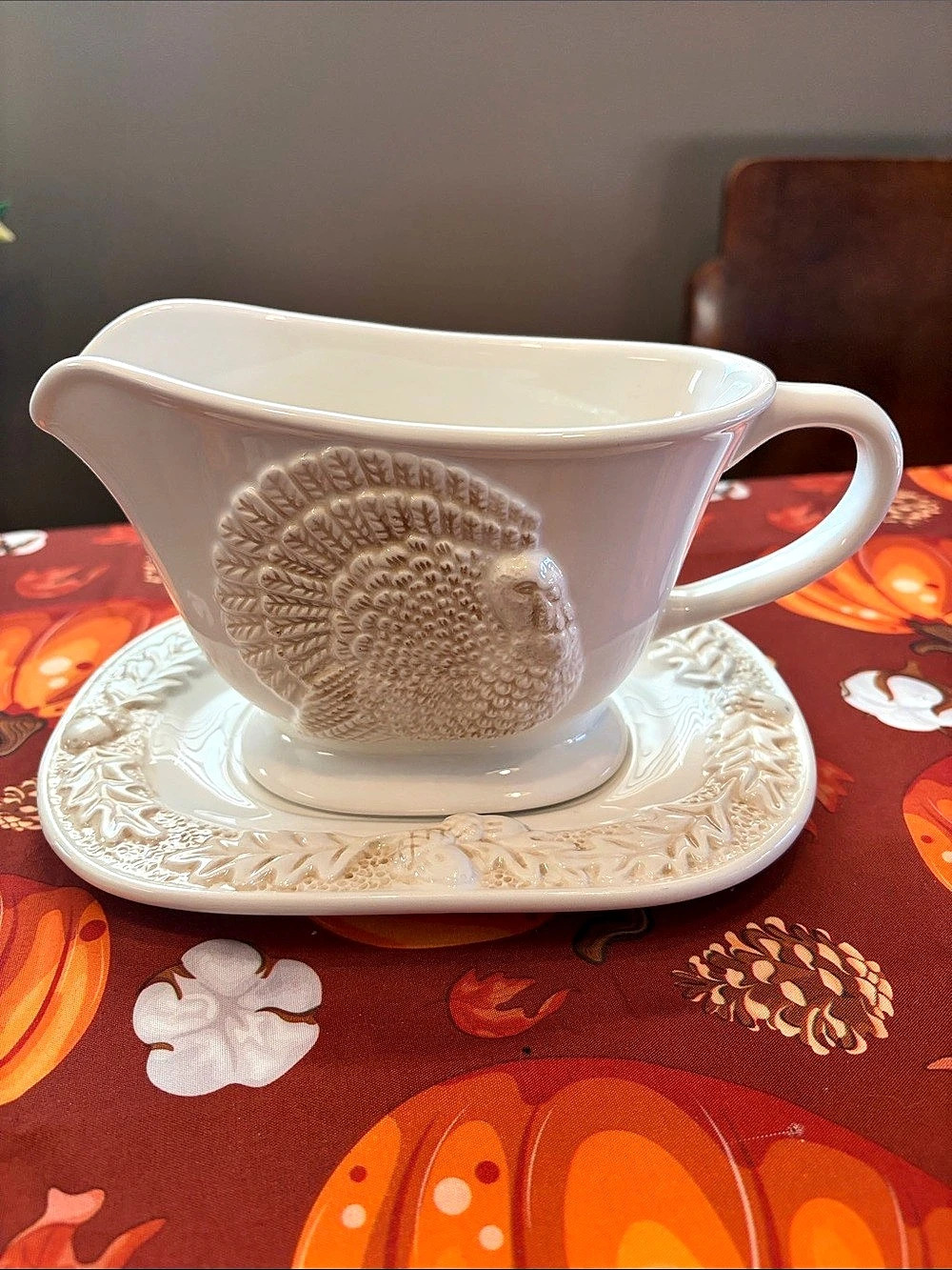 StoneLite Turkey Gravy Boat With Platter